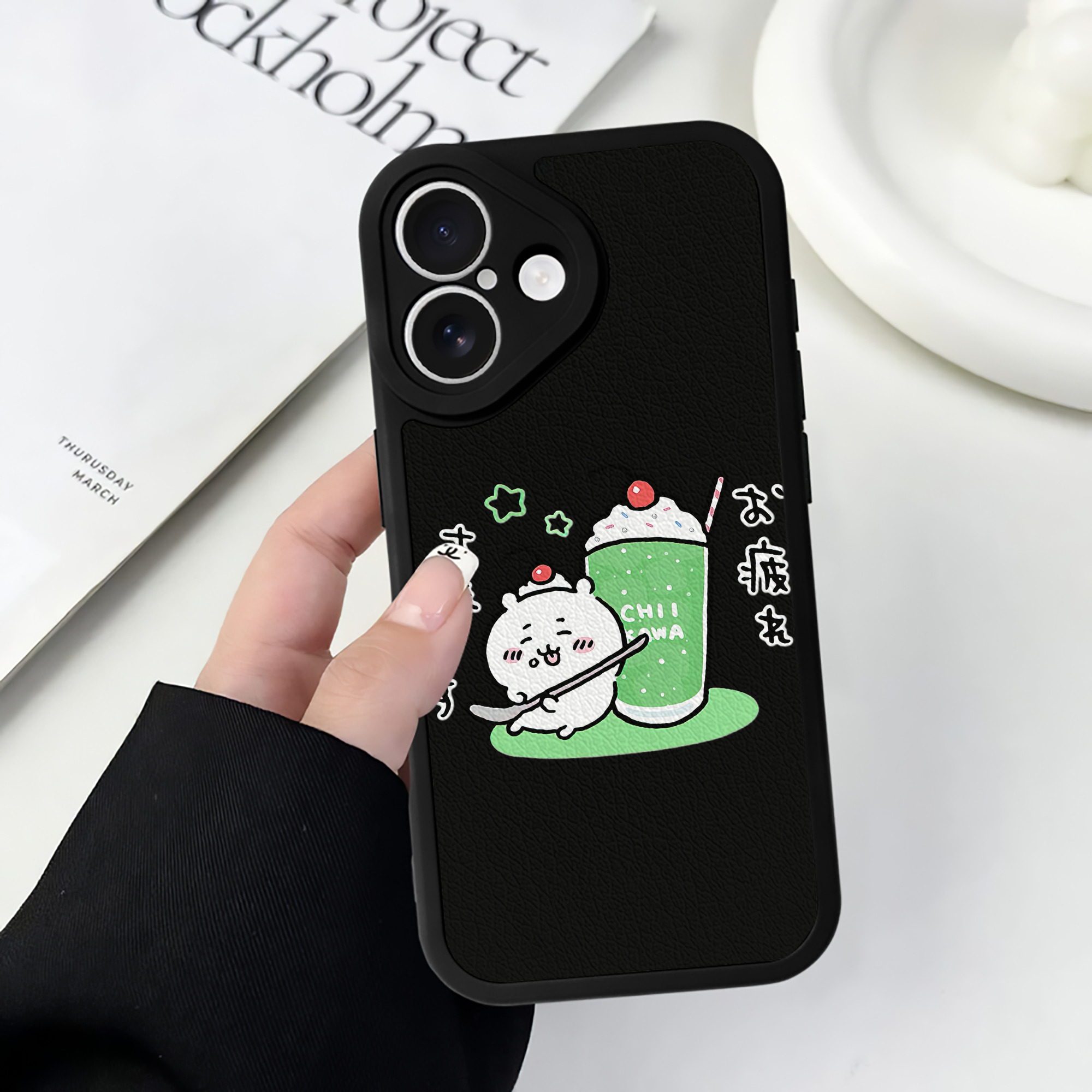 （画像用） ちいかわ ちいかわ Chii-kawa chiikawa 【iPhone 16シリーズ対応】シリコンスマホケース（レザー調） 材質：シリコン